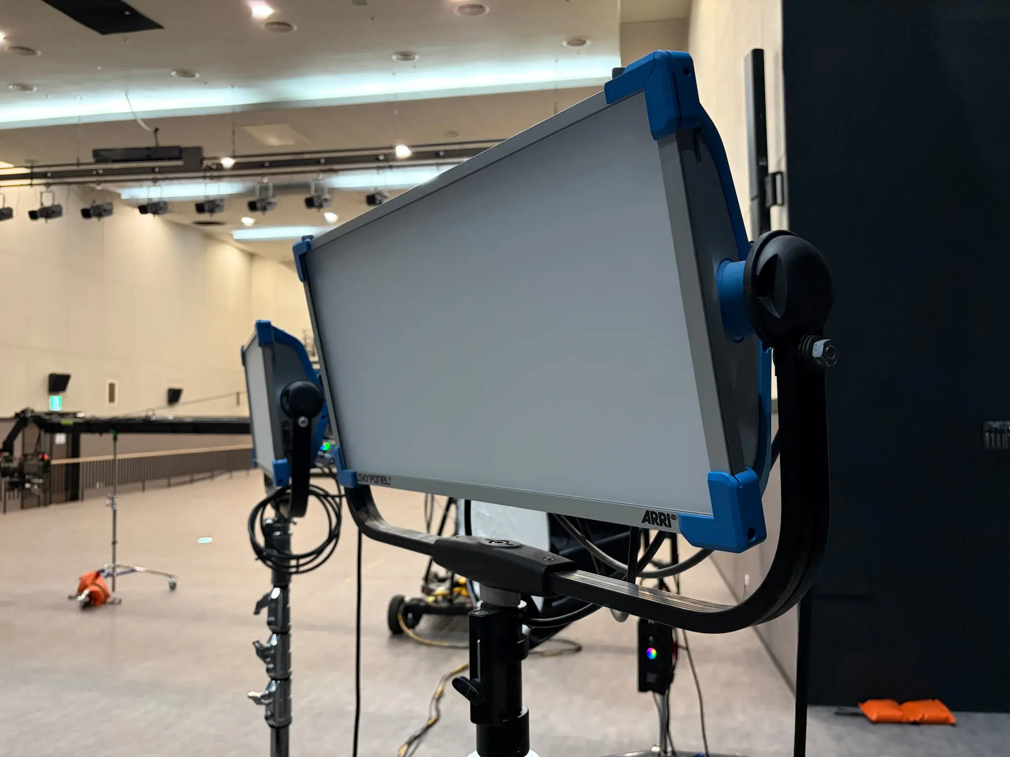 ARRI SkyPannel C60-2 & Aputure LS 600C PRO